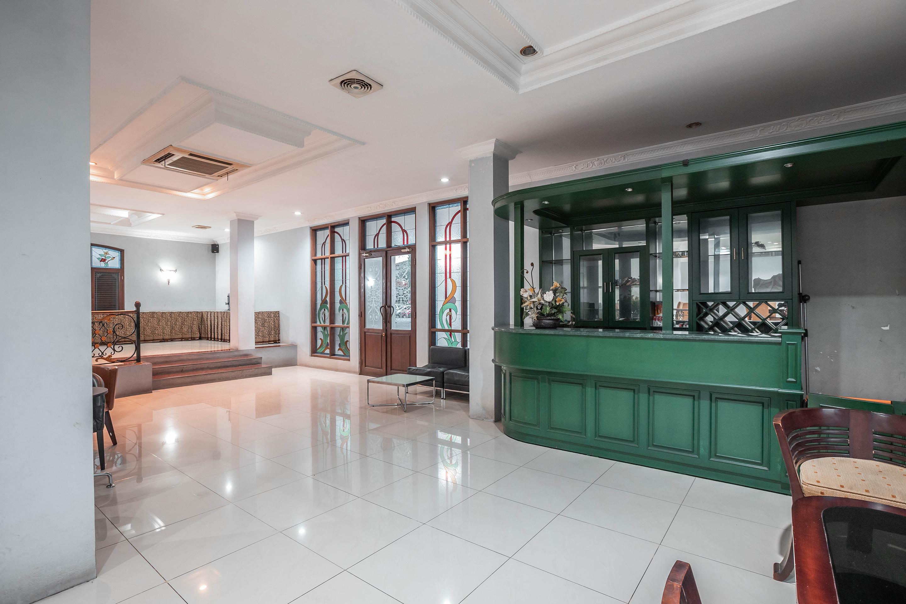 Super Oyo 686 Bunga Karang Hotel Bekasi Exterior foto