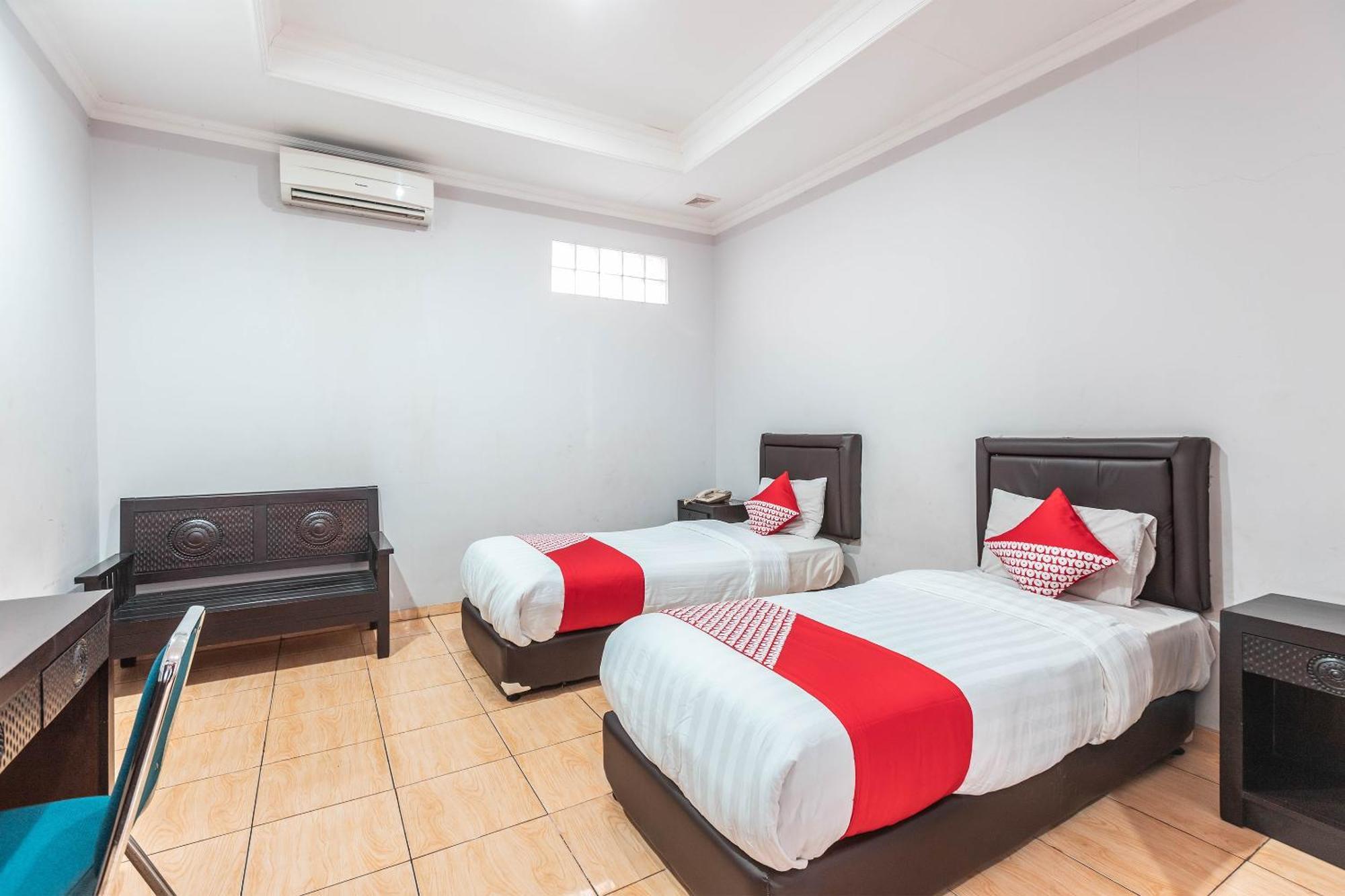 Super Oyo 686 Bunga Karang Hotel Bekasi Exterior foto